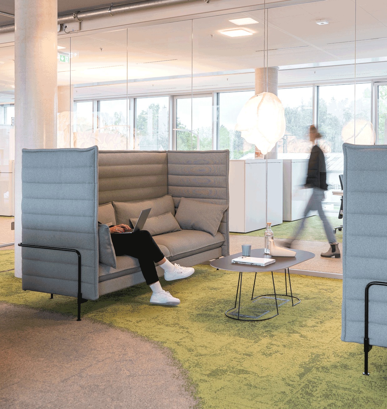 POPO Bremen Möbel Open Space Büro - Vitra Sofa und Besprechnungsinsel