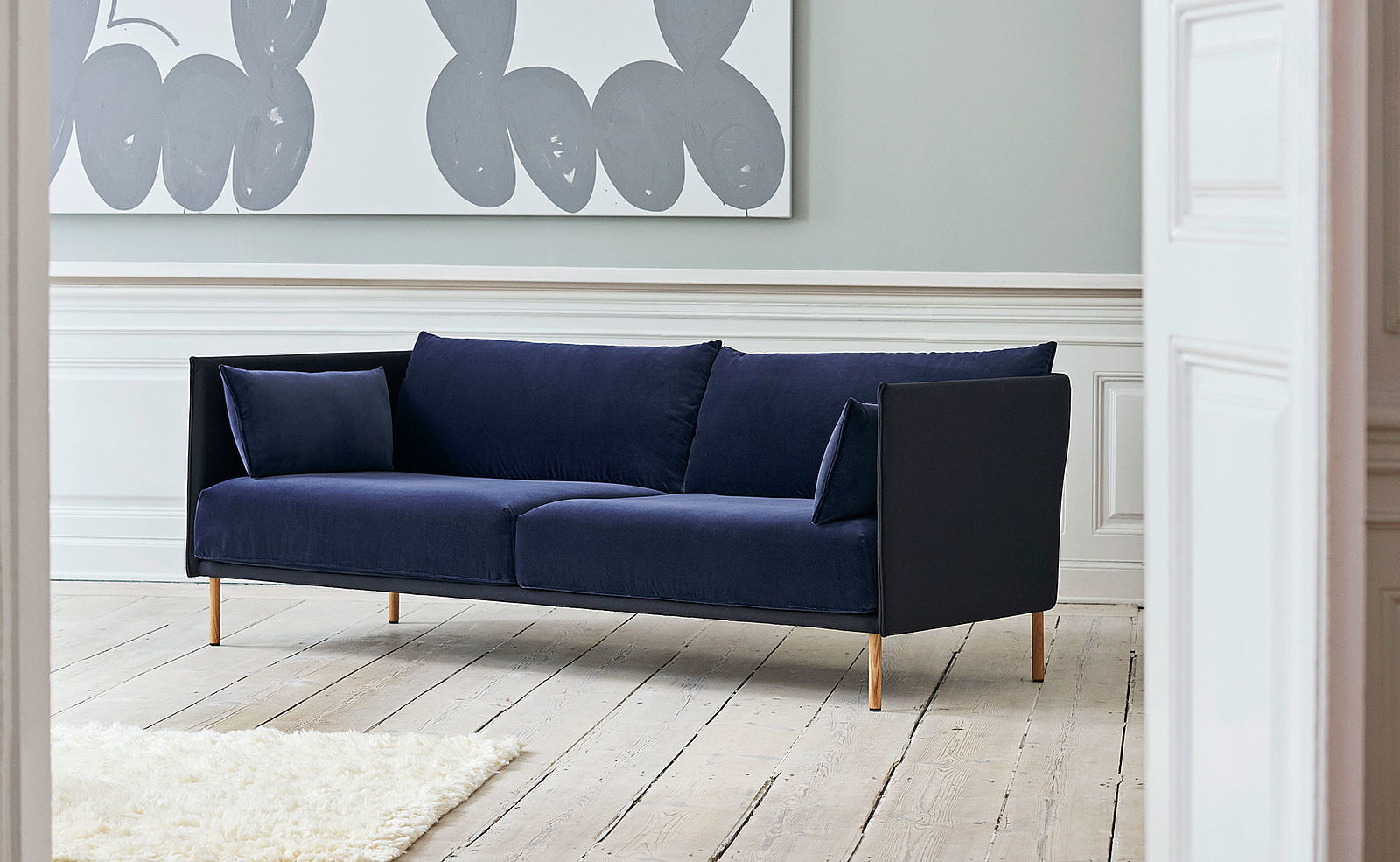 POPO Bremen Möbel Dreisitzer Sofa 'Silhouette' mit dunkelblauem Bezug im HAY-Flagshsipstore