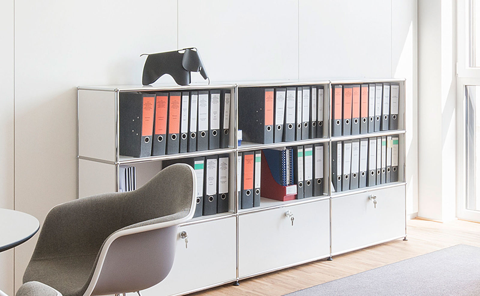 POPO Bremen Büromöbel USM Haller Sideboard in weiss - Einrichtungsplanung HTB Bremen 