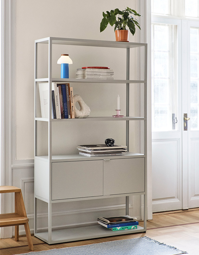 Regal 'New Order' in hellgrau | HAY Flagshipstore Bremen