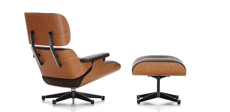 Vitra Sessel 'Lounge Chair' mit Ottoman, Lederfarbe Cherry - bei POPO in Bremen